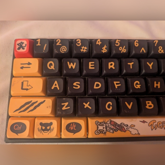 Black and Yellow XVX M61 Tiger Gaming Keyboard Graffiti Style - Picture 5 of 14